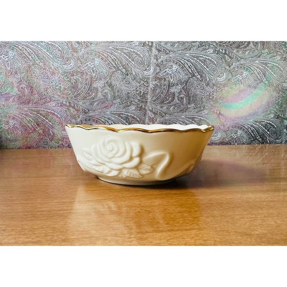 Vintage Rosebud collection by Lenox All purpose bowl with gold trim - Picture 2 of 10